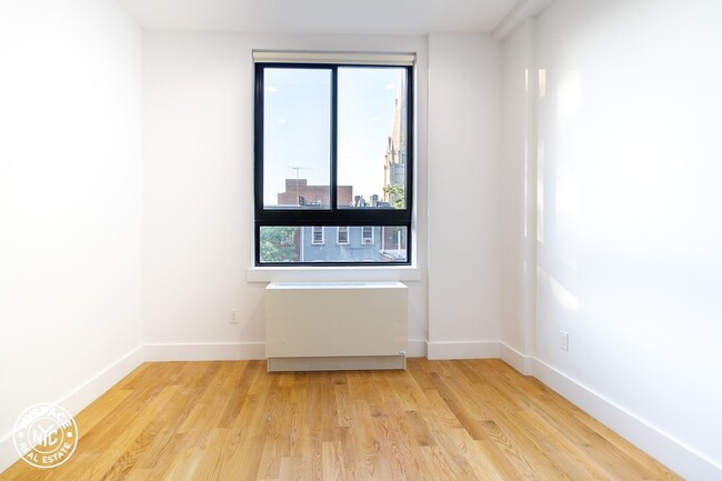 Foto del edificio - 827 Jefferson Ave