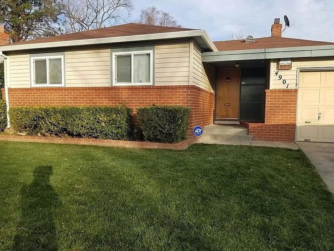 Foto principal - 4901 76th St