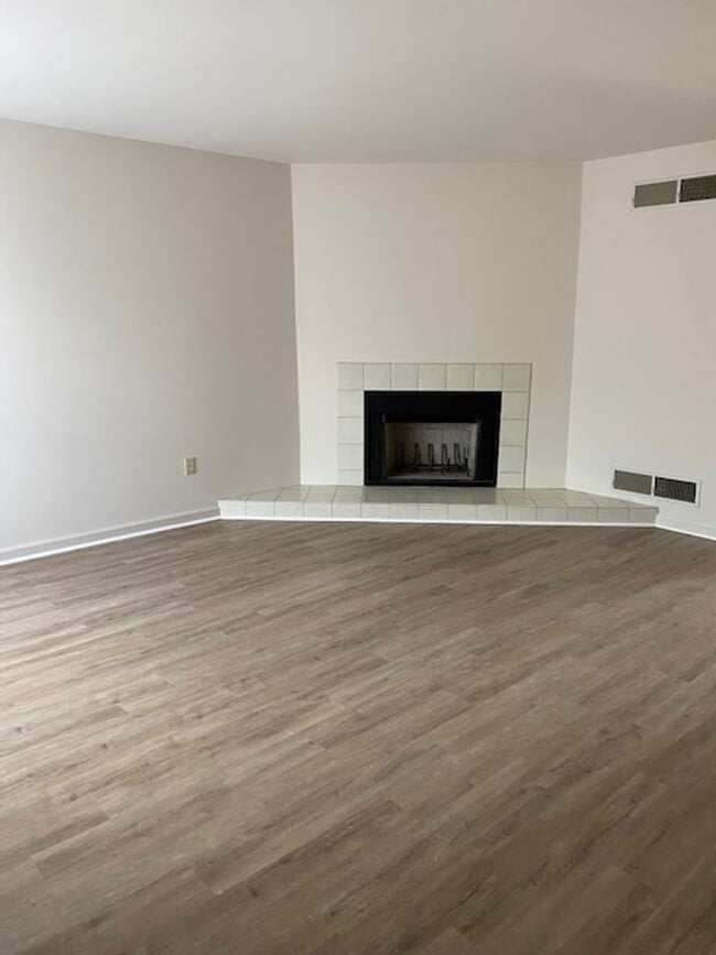 Building Photo - 1844 Spring Ridge Ln