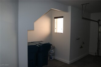 Building Photo - 10211 Glimmering Star Dr