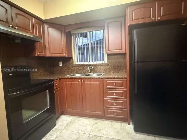 Foto del edificio - 1563 W 81st St