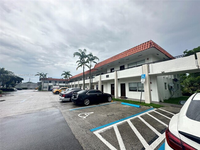 Foto del edificio - 400 NW 65th Ave