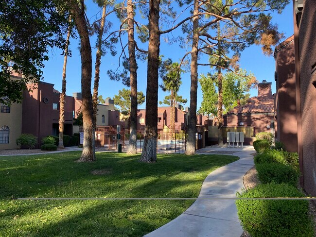 Foto del edificio - 4050 Pacific Harbors Dr