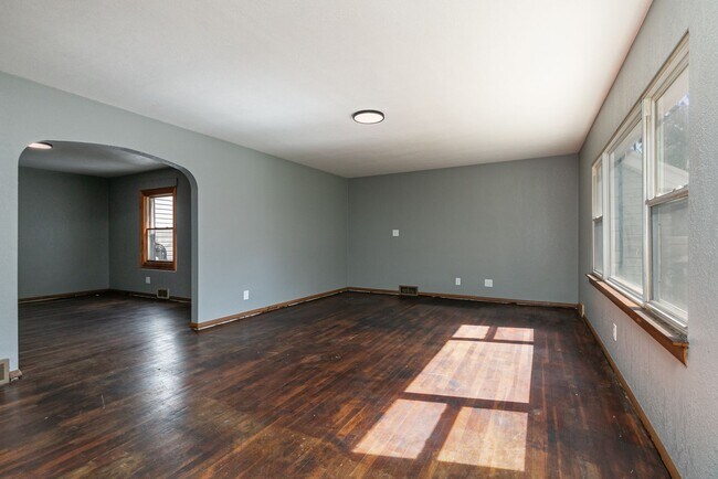 Foto del edificio - Adorable 4 bedroom | 2 bathroom | 2 car ga...