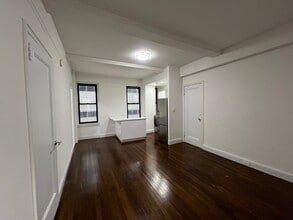 Building Photo - 140 E 46th St