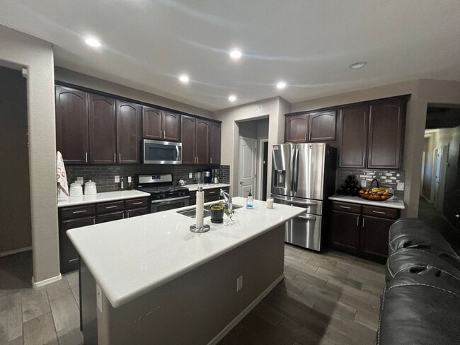 Clean and well maintained 4 bedroom home f... - Clean and well maintained 4 bedroom home f...