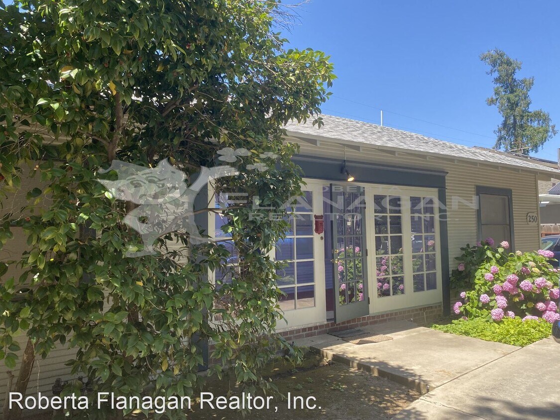 Primary Photo - 2 br, 1.5 bath House - 250 E. South Bear C...