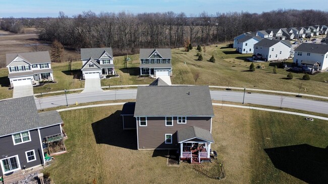 Building Photo - 406 Crownover Way