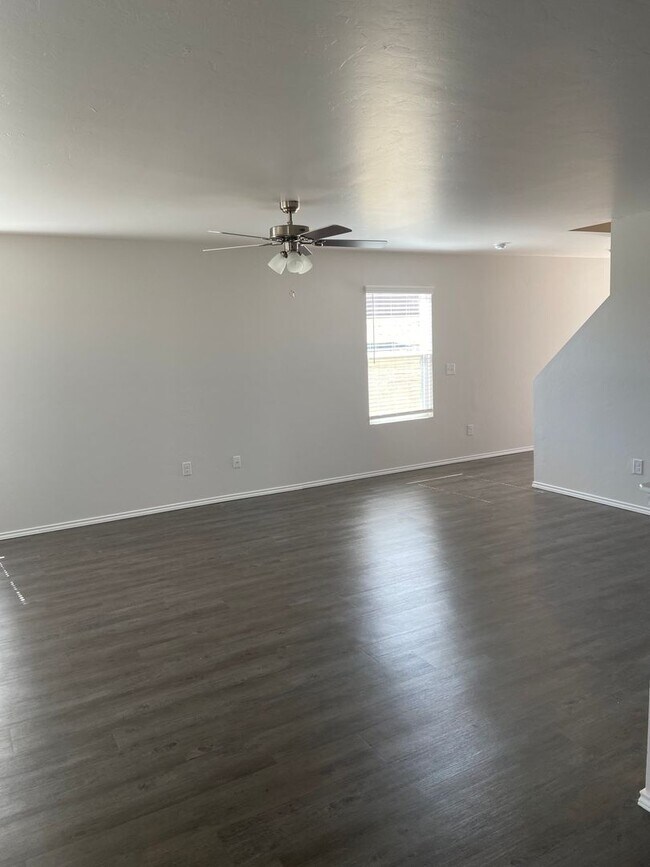 Foto del edificio - *SUMMER MOVE-IN SPECIAL!*  Four Bedroom | ...