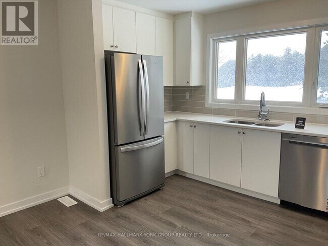 Building Photo - 124 Squire Dr