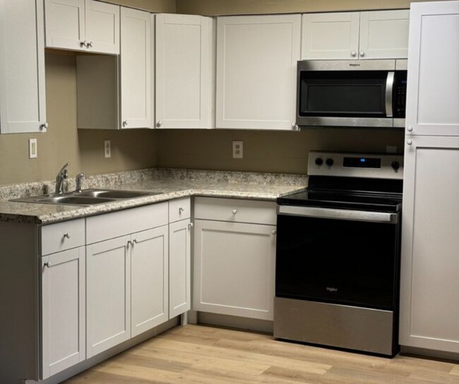 12450 SE 99th Ave Unit 1 first floor, Belleview, FL 34420 Room for Rent in Belleview, FL