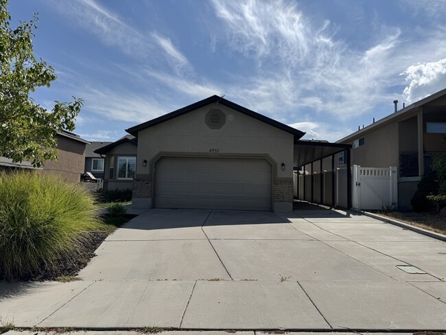 Building Photo - 4931 W Berry Creek Dr