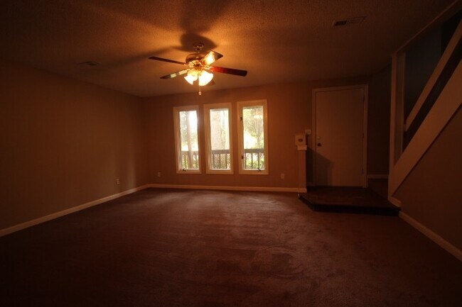 Foto del edificio - Large Townhouse in SE Huntsville