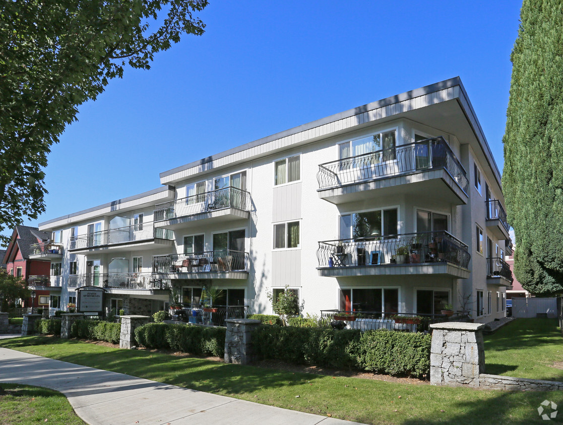 Primary Photo - Zenith Apartments
