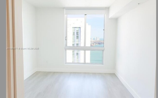 Building Photo - 300 S Biscayne Blvd