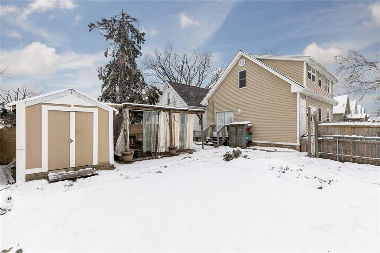 Primary Photo - Updated SW Side 2 bed/1.5 Bath