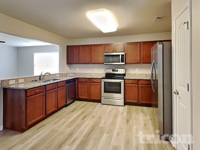 Building Photo - 4416 Lyman Ave