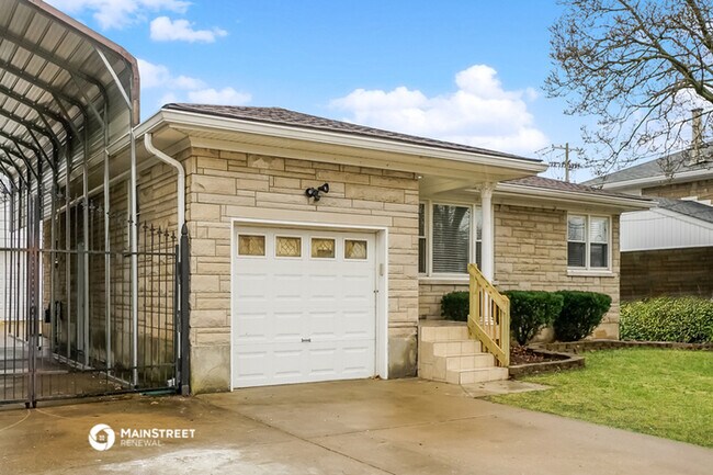 Building Photo - 4002 Wooded Way