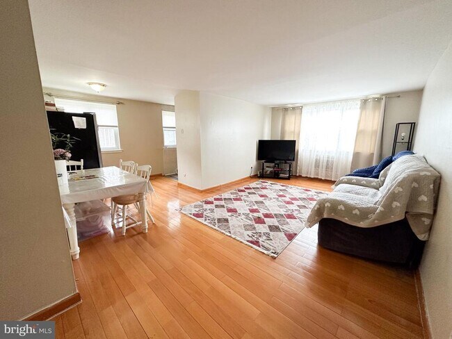 Foto del edificio - 9211 Ashton Rd