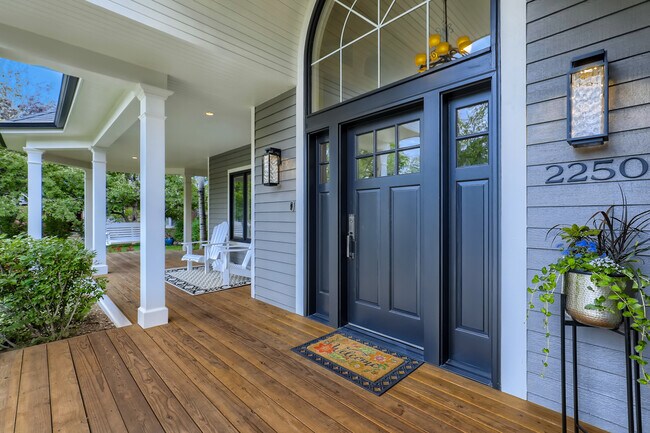 Front Entry - 2250 Spotswood Plz