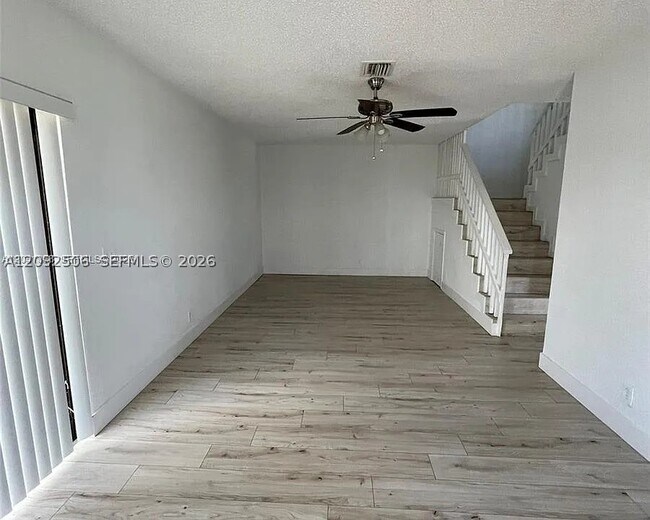 Foto del edificio - 2580 Coral Springs Dr