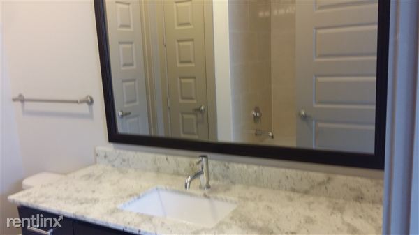 Foto del edificio - 810 W 45th St