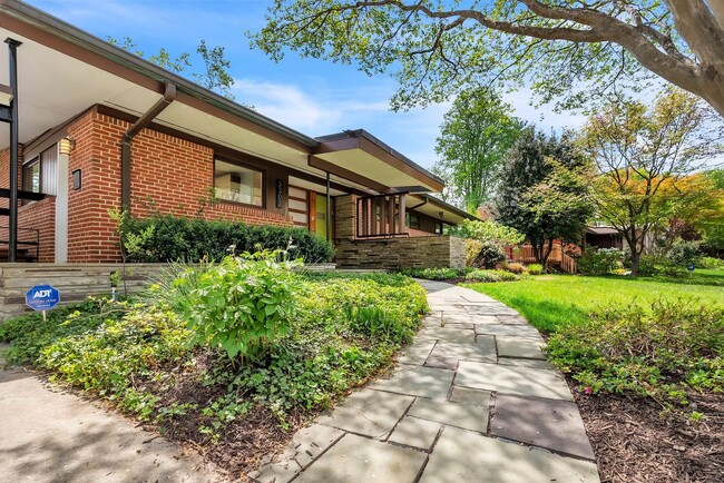 Foto del edificio - 3302 Shirley Ln