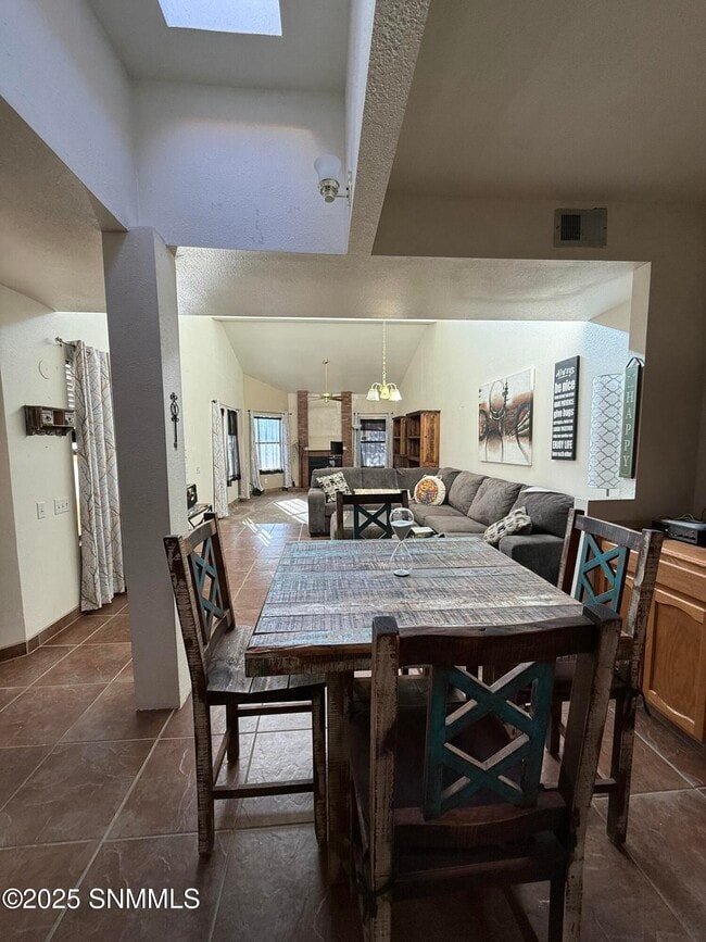 Foto del edificio - 3234 Highridge St