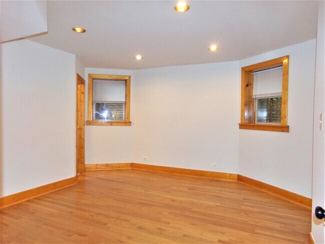 Building Photo - 5437 N Glenwood Ave