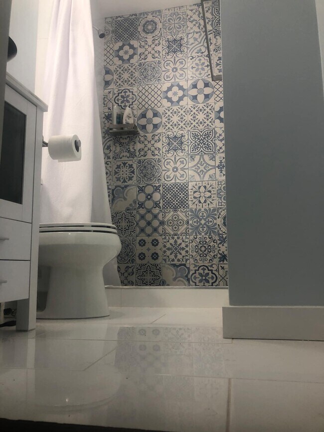 Building Photo - 127 Laurel St