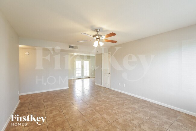 Foto del edificio - 425 E Julie Dr