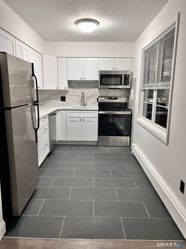 Foto del edificio - 1109 Waterbury Rd