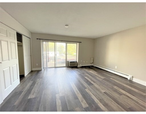 Building Photo - 625 Main St