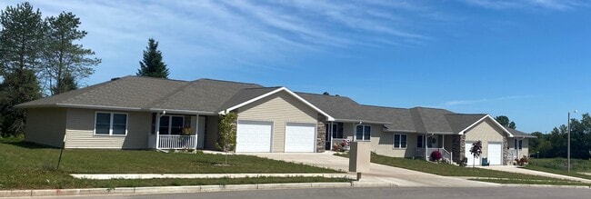 Building Photo - 609 Spruce Ln