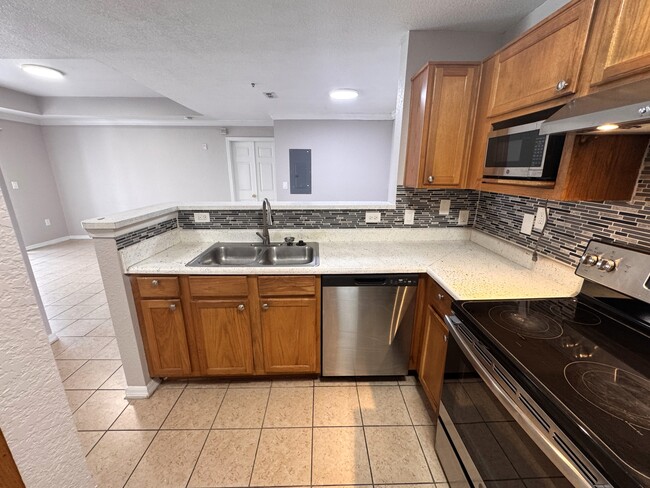 Building Photo - 3702 Palm Desert Ln