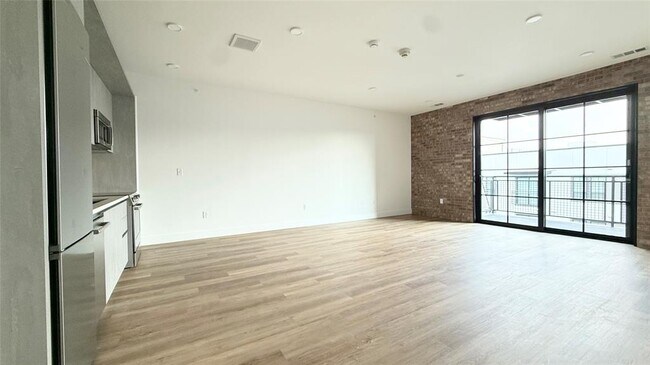 Building Photo - 4315 S Congress Ave