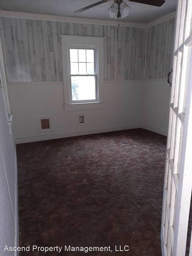 Building Photo - 4 br, 1.5 bath House - 541 Grove St