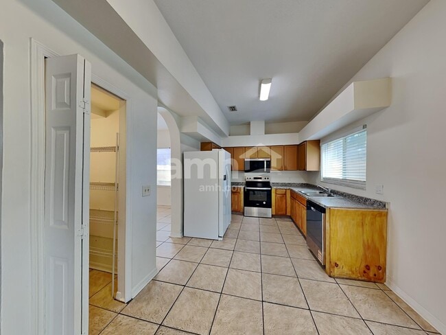Building Photo - 12639 Longcrest Dr