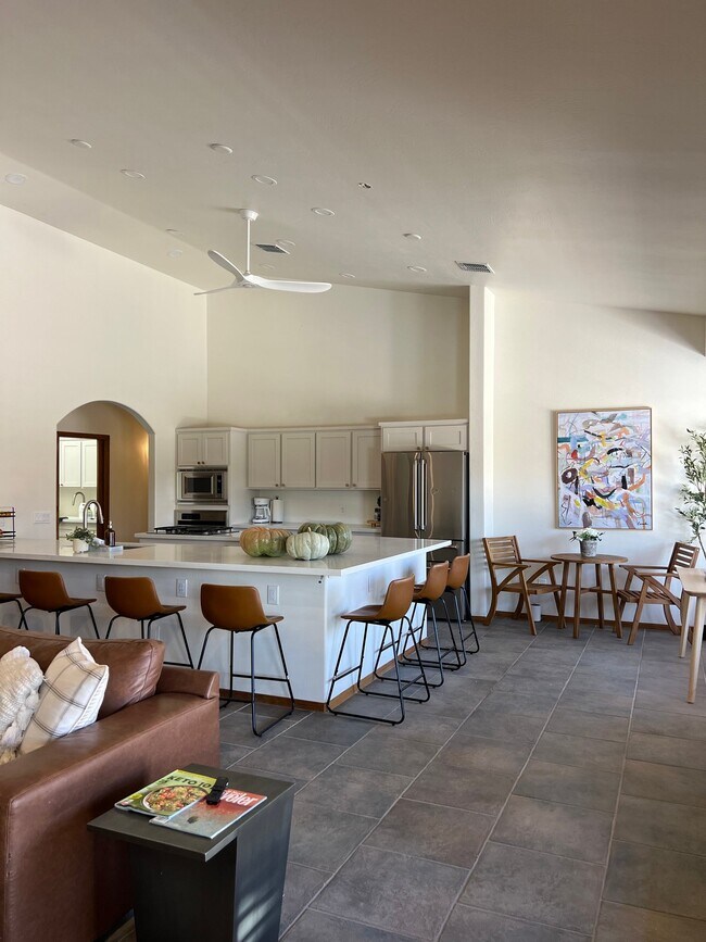 Building Photo - 10379 S Sundown Dr