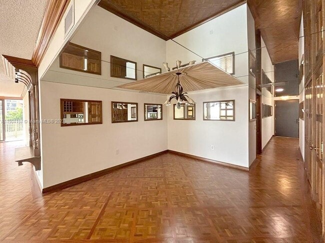 Building Photo - 2901 S Bayshore Dr