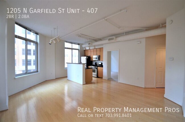 Foto del edificio - Beutiful, Sun-Drenched Corner Unit- Claren...
