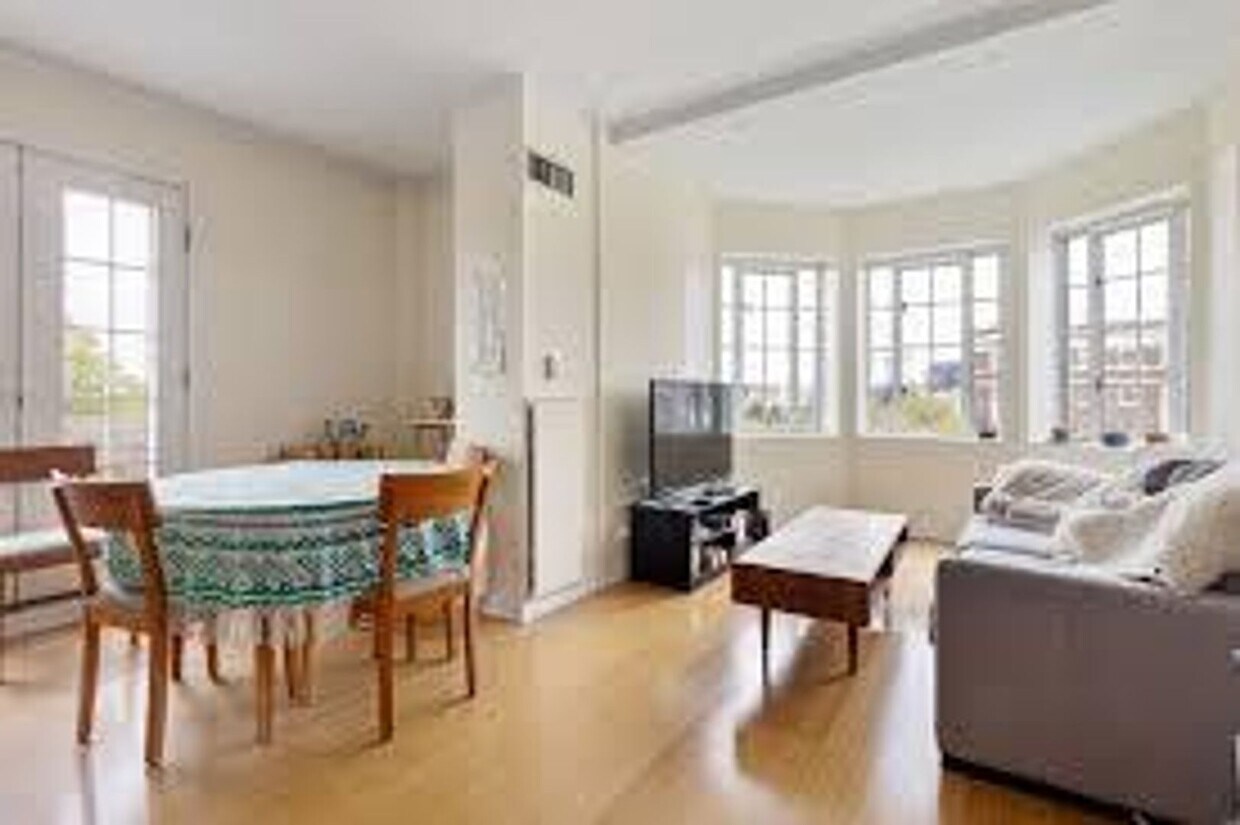 Primary Photo - No Brokers Fee, One Month Rent-Free, Luxur...