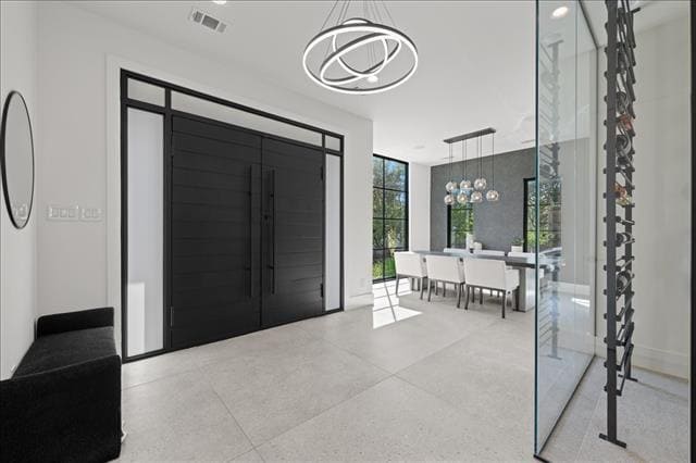 Building Photo - 5839 Richmond Ave