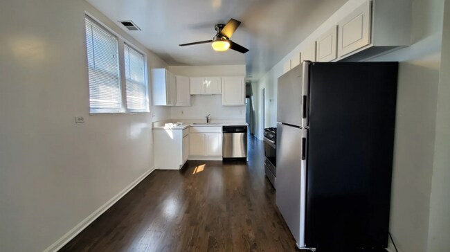 Foto del edificio - 3414 N Seeley Ave