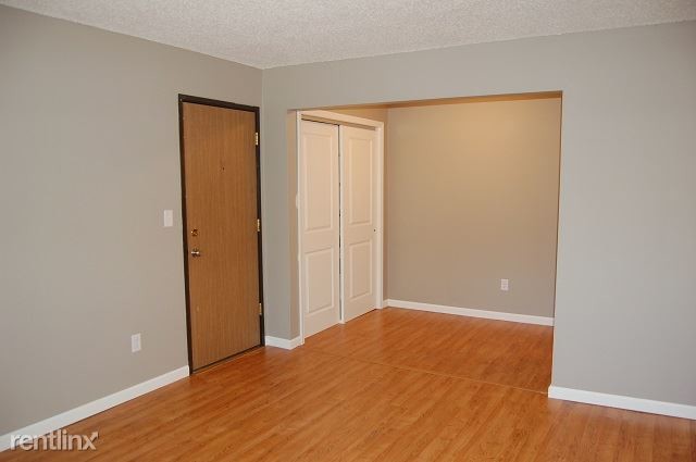 Foto del edificio - 2 br, 1 bath  - 902 N Dodge St Apt A5