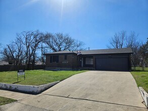 Building Photo - 2318 Terrace Dr