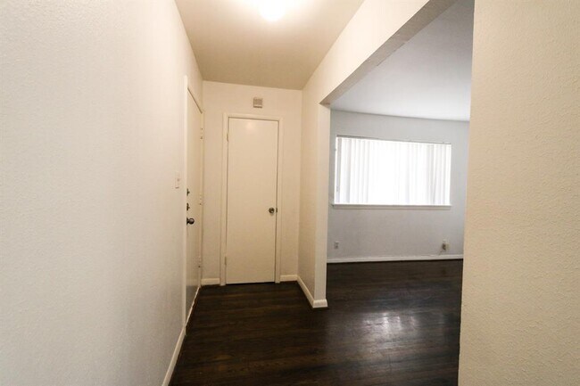 Building Photo - 5539 Darnell St