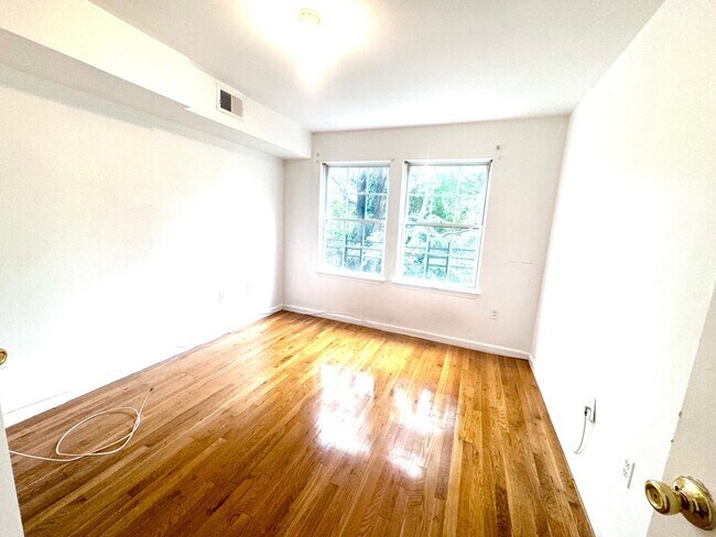 Building Photo - 202 Bergen Ave