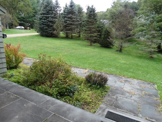 Building Photo - 11 Mahican Ct