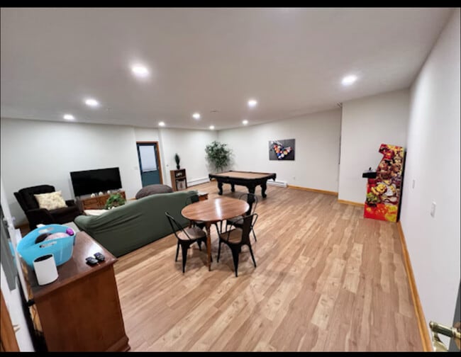 Building Photo - 526 Gleanings Dr